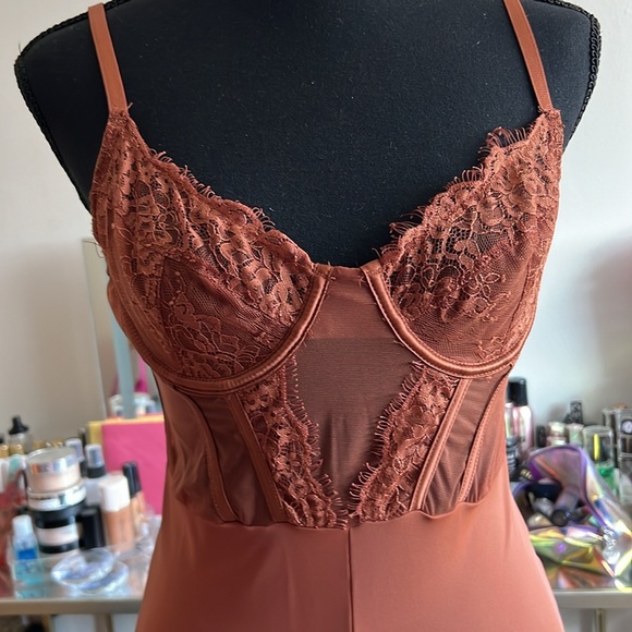 Lace Romper - Picture 3 of 5